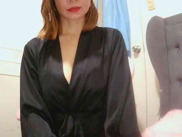 LivesAdrianne webcam