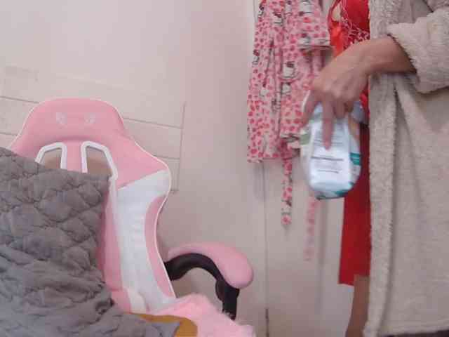 LivesAdrianne webcam