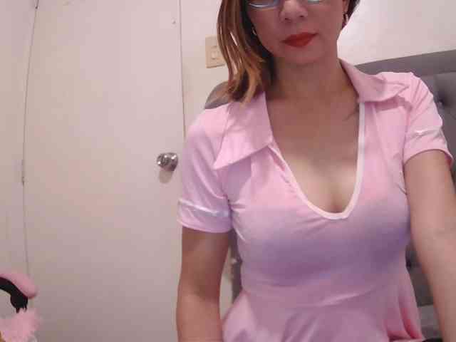 LivesAdrianne webcam