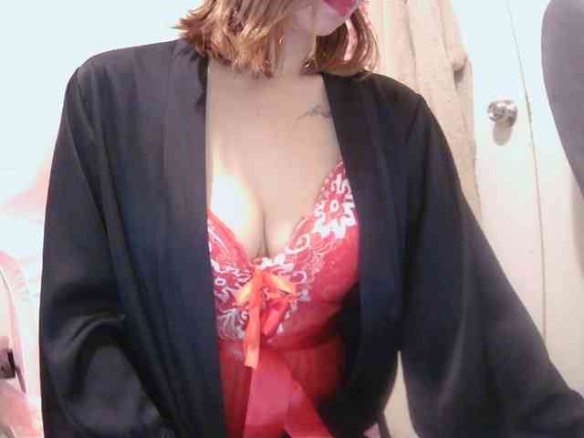 LivesAdrianne webcam