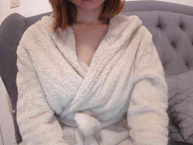 LivesAdrianne webcam