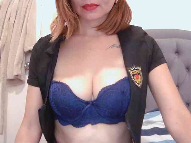 LivesAdrianne webcam
