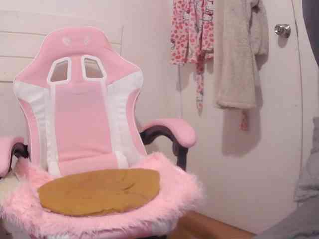 LivesAdrianne webcam