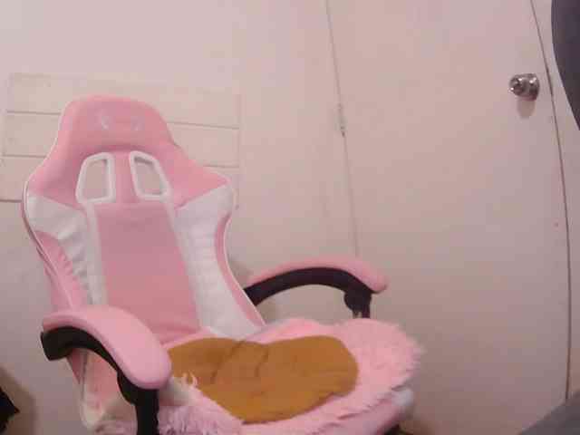 LivesAdrianne webcam