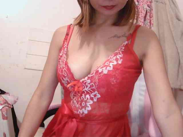 LivesAdrianne webcam