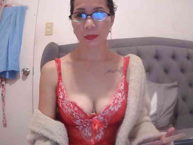 LivesAdrianne webcam