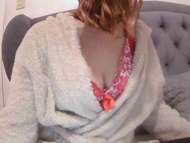 LivesAdrianne webcam