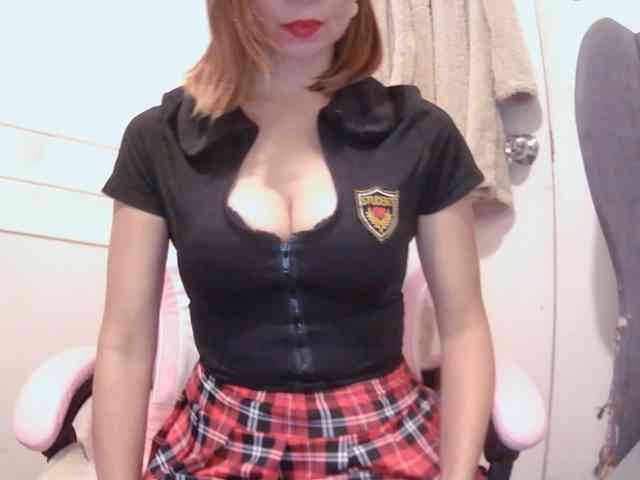 LivesAdrianne webcam