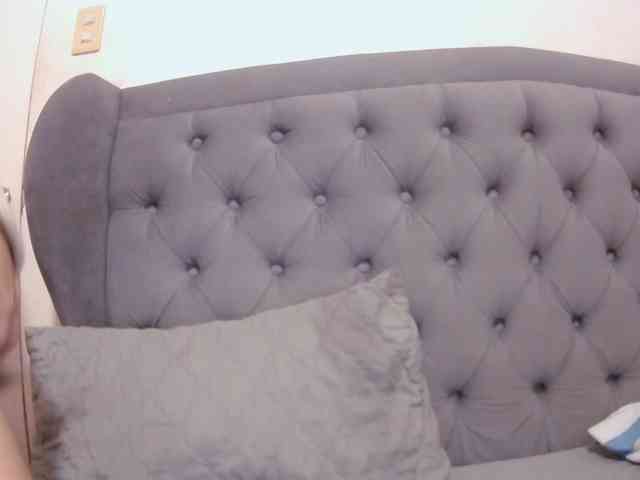 LivesAdrianne webcam