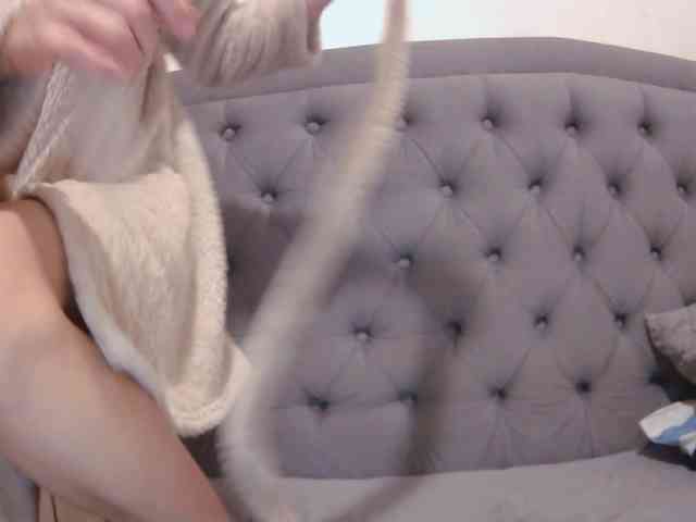 LivesAdrianne webcam