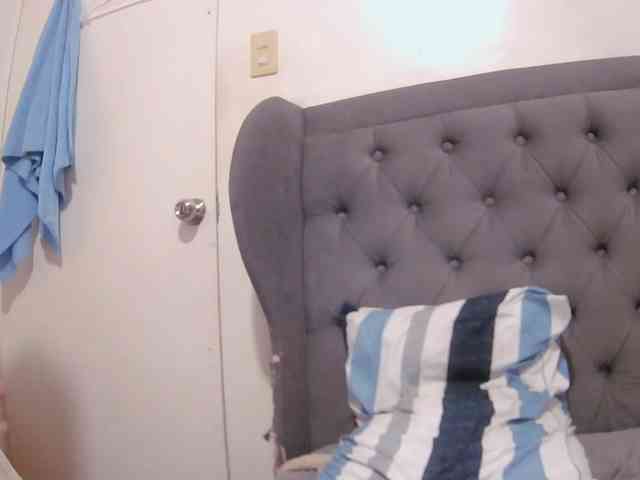 LivesAdrianne webcam