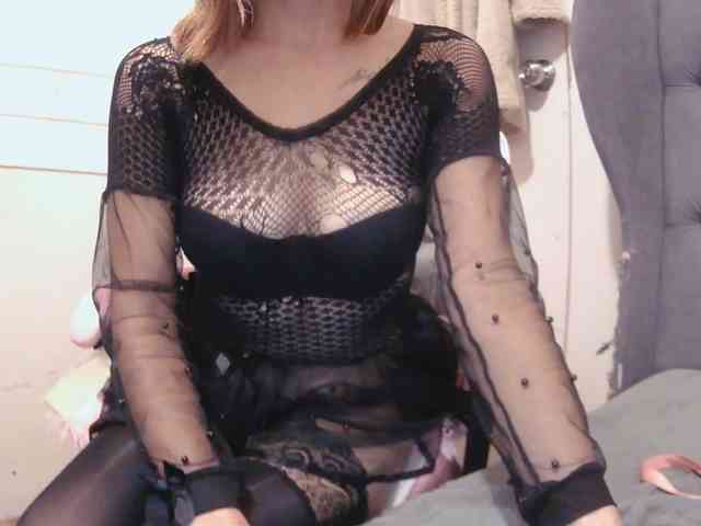 LivesAdrianne webcam