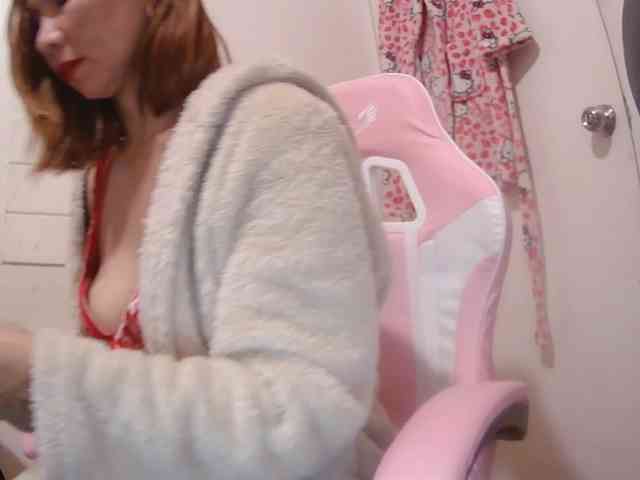 LivesAdrianne webcam