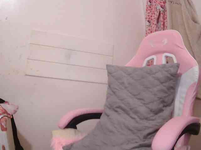 LivesAdrianne webcam