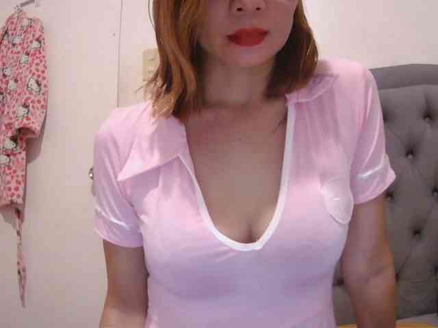 LivesAdrianne webcam