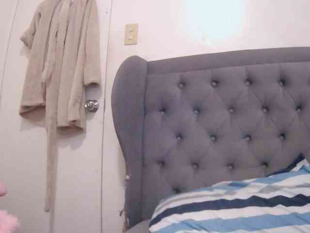 LivesAdrianne webcam