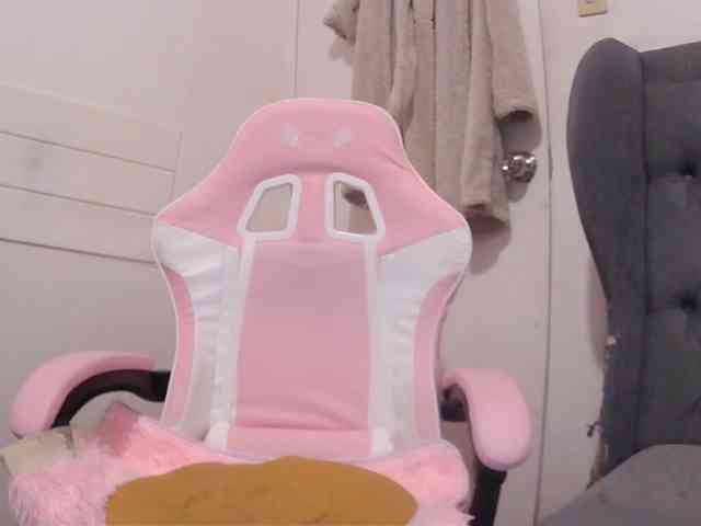 LivesAdrianne webcam