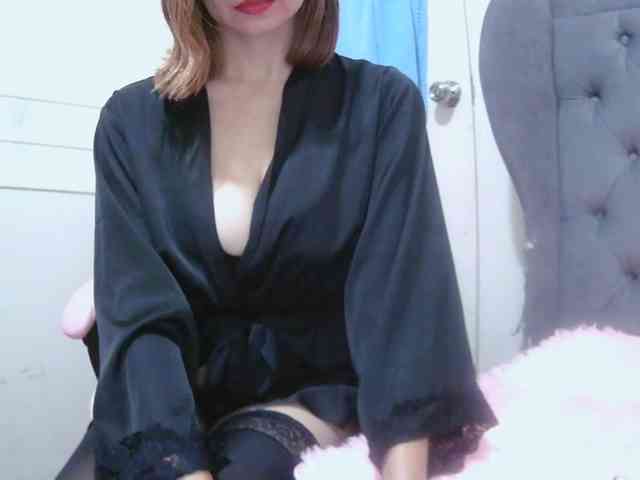 LivesAdrianne webcam