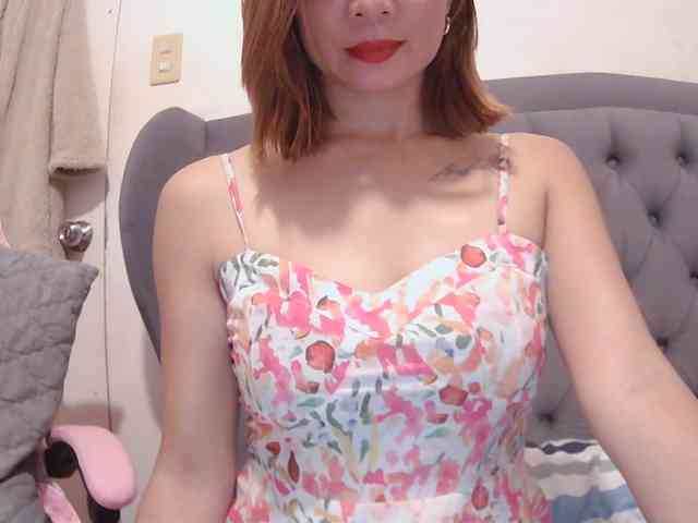LivesAdrianne webcam