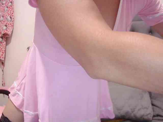 LivesAdrianne webcam