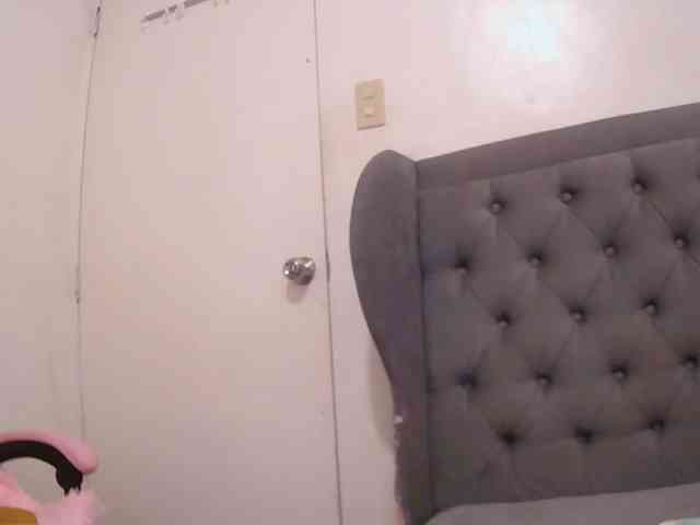 LivesAdrianne webcam