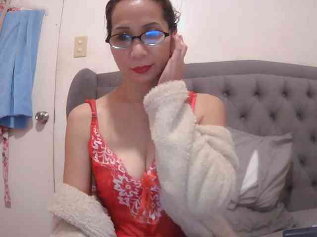 LivesAdrianne webcam