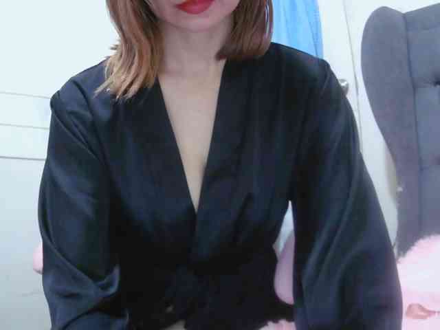 LivesAdrianne webcam