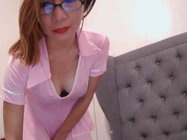 LivesAdrianne webcam