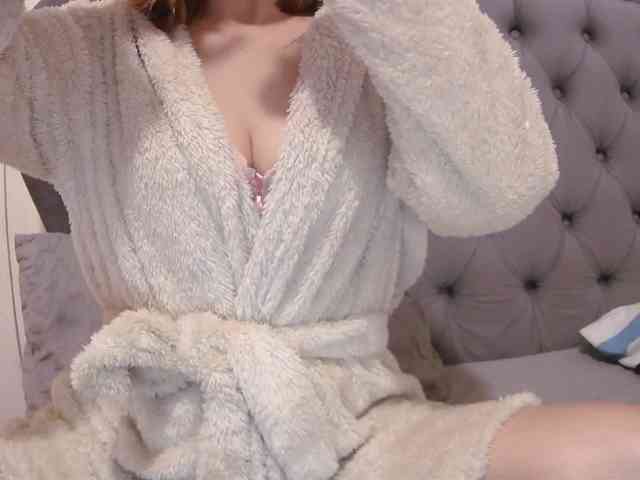 LivesAdrianne webcam