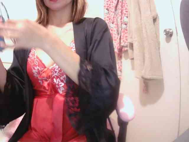 LivesAdrianne webcam