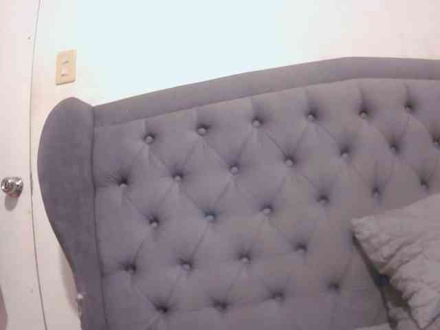 LivesAdrianne webcam