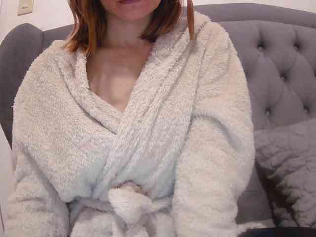 LivesAdrianne webcam