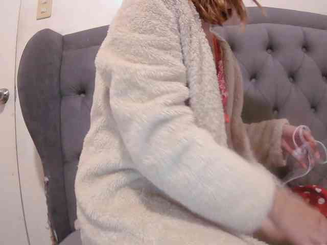 LivesAdrianne webcam