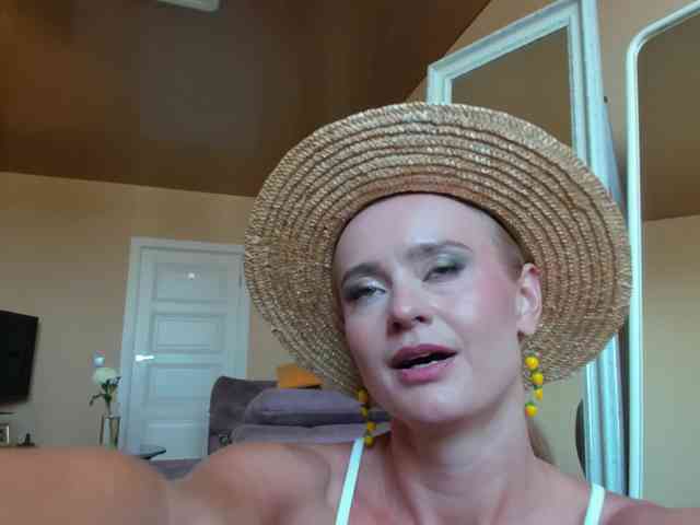 MissMotivated webcam