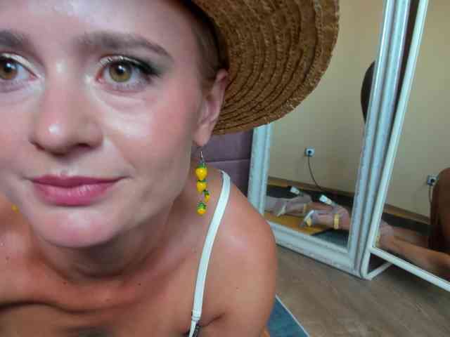 MissMotivated webcam