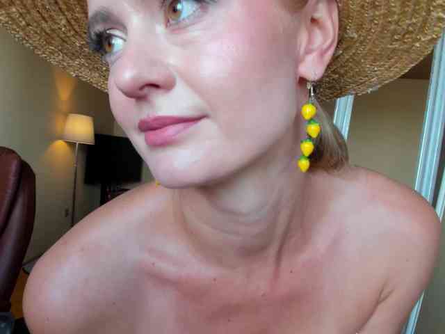 MissMotivated webcam