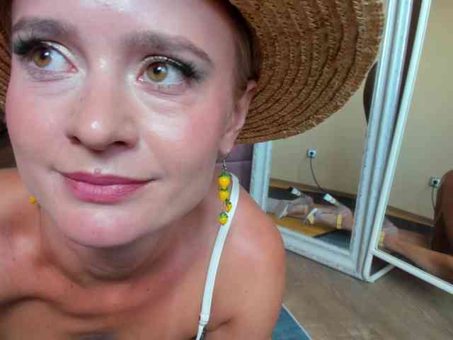 MissMotivated webcam