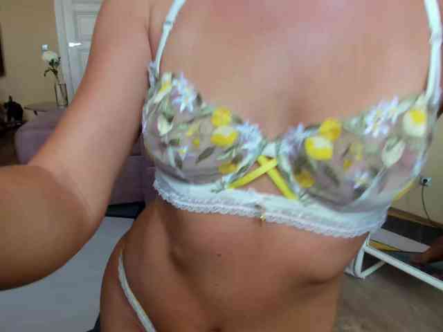 MissMotivated webcam