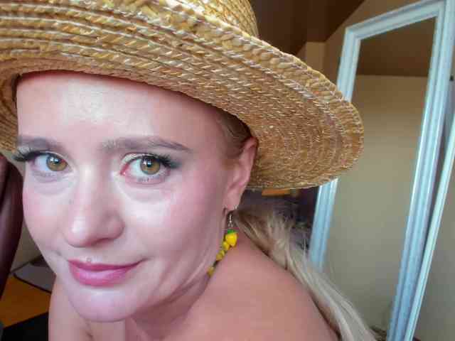 MissMotivated webcam