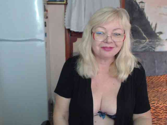 EvelynLoveShy webcam