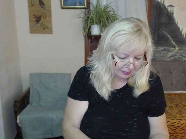 EvelynLoveShy webcam