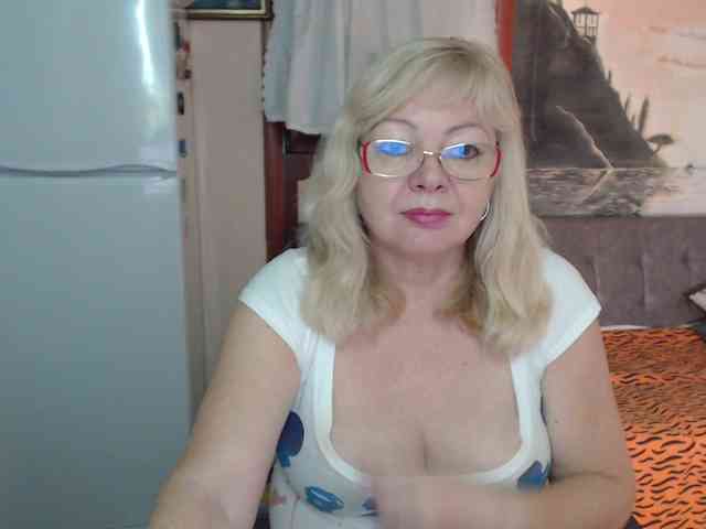 EvelynLoveShy webcam