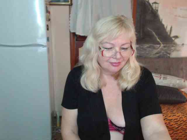 EvelynLoveShy webcam