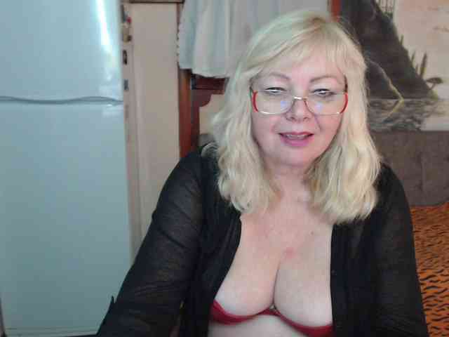 EvelynLoveShy webcam