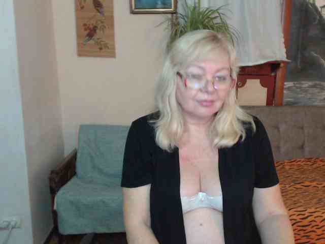 EvelynLoveShy webcam