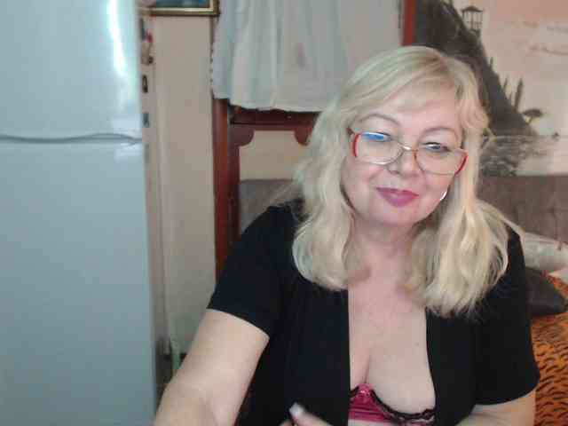 EvelynLoveShy webcam