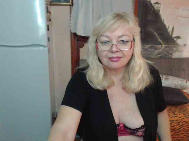 EvelynLoveShy webcam