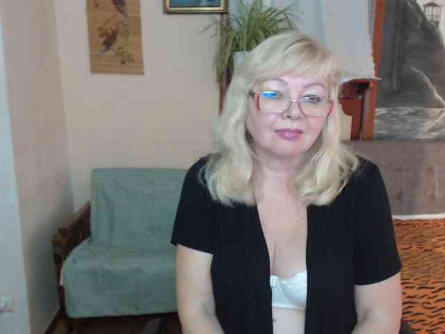 EvelynLoveShy webcam