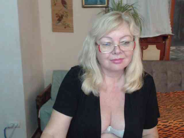 EvelynLoveShy webcam