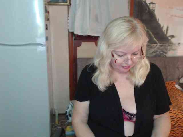 EvelynLoveShy webcam